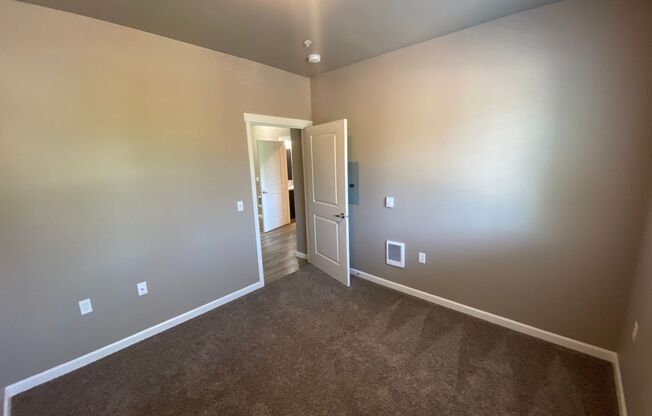 3 beds, 2 baths, 1,127 sqft, $1,790, Unit 207