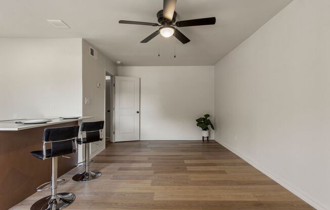 1 bed, 1 bath, 570 sqft, $950, Unit 82-102