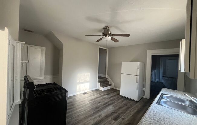 2 beds, 1 bath, $900