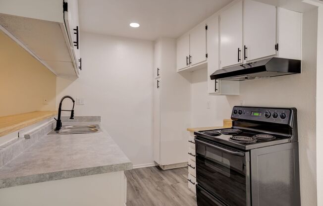2 beds, 2 baths, 900 sqft, $2,098, Unit 102