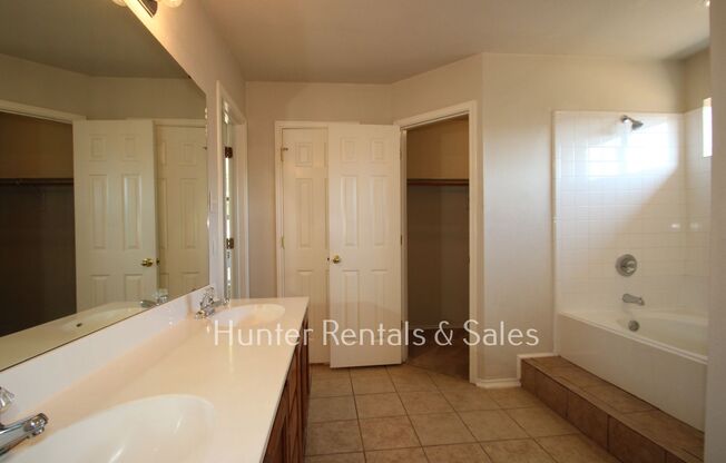 3 beds, 2 baths, $1,450