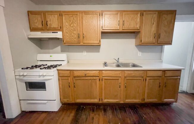 PRELEASING for AUGUST! Close to Campus: Washer and Dryer Included
