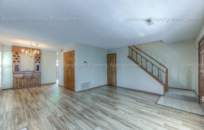 2 beds, 1.5 baths, $1,275