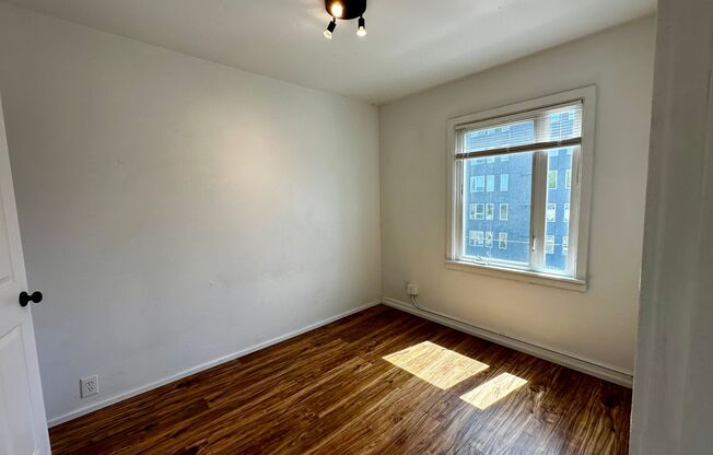 1 bed, 1 bath, 450 sqft, $1,200, Unit 12