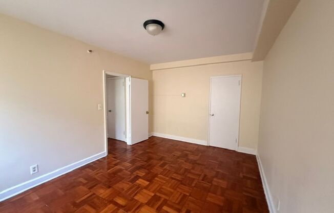 1 bed, 1 bath, 623 sqft, $900, Unit B72