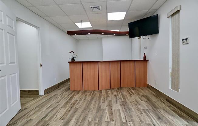 Studio, 1,500 sqft, $4,500