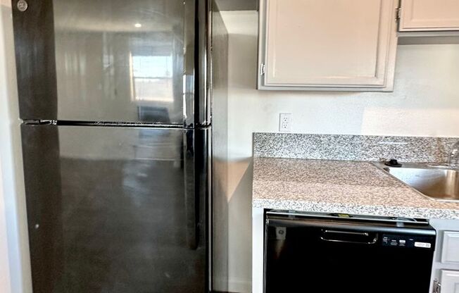 2 beds, 2 baths, $2,690, Unit 201