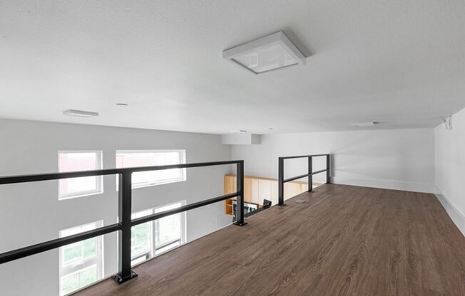 Studio, 1 bath, 332 sqft, $1,300