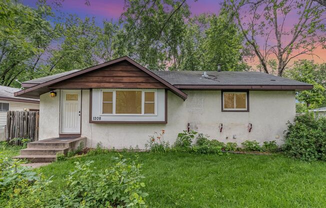 Spacious 5bed|2bath Home w/ Large Backyard & Garage