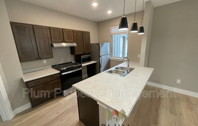 1720 S 14 ST W