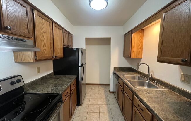 2 beds, 1 bath, 965 sqft, $1,595, Unit 7702CA