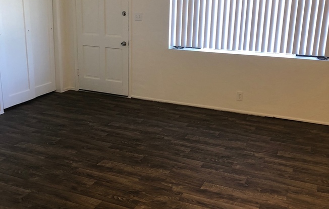 1 bed, 1 bath, 550 sqft, $975, Unit 423