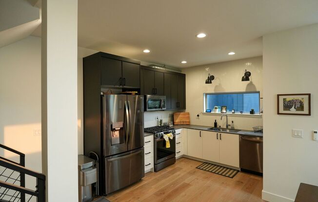 Bright Ballard Townhome – 2BR/2BA, 1,270 sf, Rooftop Deck + Parking