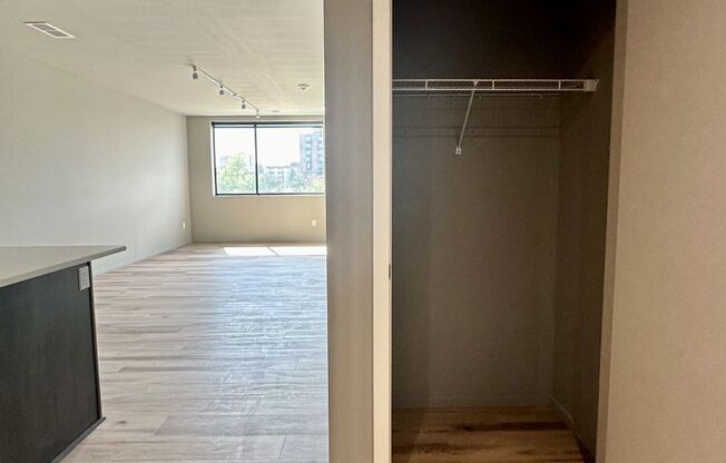 1 bed, 1 bath, 779 sqft, $1,430, Unit HW-509