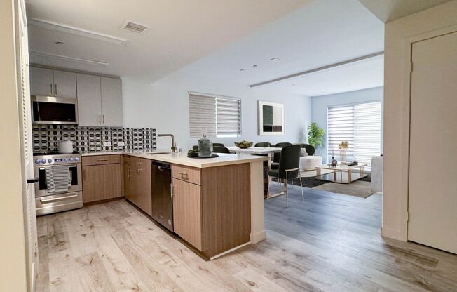 1 bed, 1 bath, 720 sqft, $2,395