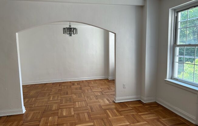 1 bed, 1 bath, 803 sqft, $1,510, Unit Royal York 304