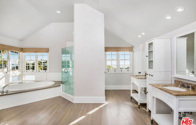 1110 STRADELLA RD