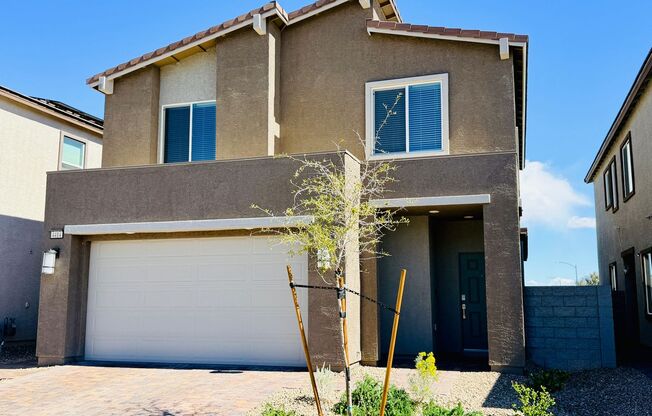 Beautiful Home-Make it yours today!