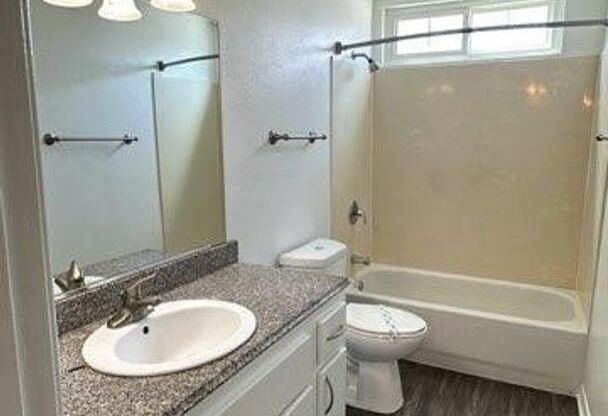 1 bed, 1 bath, 700 sqft, $1,985, Unit 312-13 upper unit