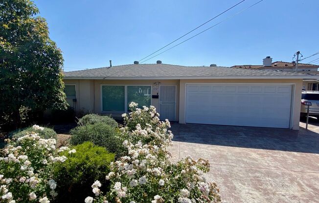 15707-15707 1/2 Larch Ave.