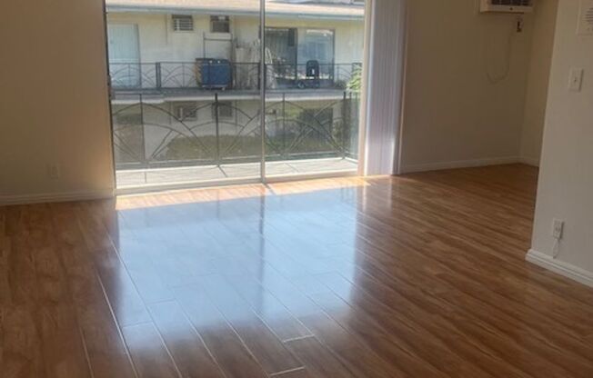 129 - Starcrest Apartments