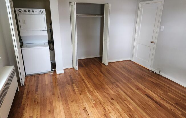 2 beds, 1 bath, 897 sqft, $2,305, Unit G-17
