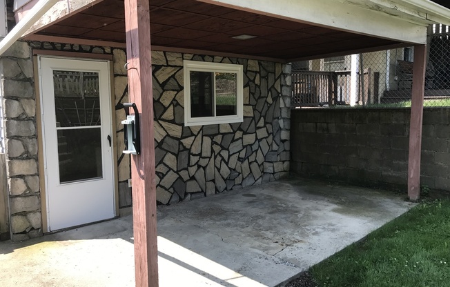Mt Washington, 2 Bed 1.5 Bath House with Parking, A/C, Patio and More!