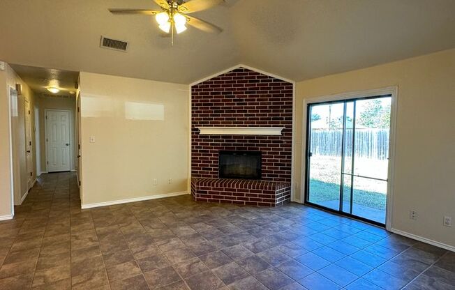 3 beds, 2 baths, $1,800, Unit 1202 Lindsey Lane Unit A