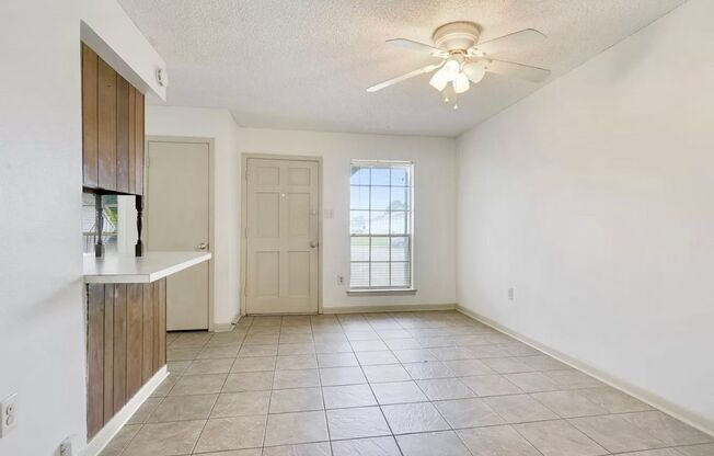 1 bed, 1 bath, 700 sqft, $695, Unit Unit 106