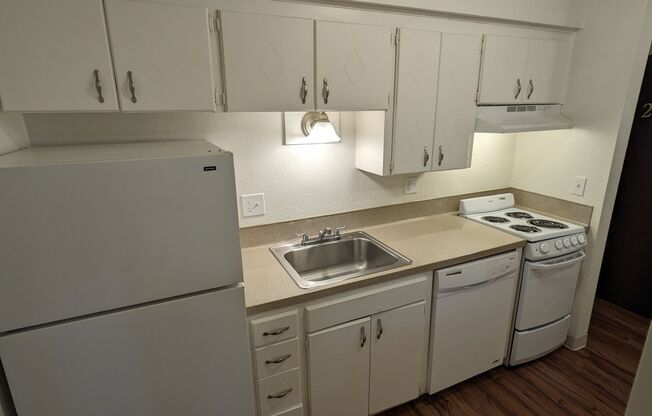 1 bed, 1 bath, 700 sqft, $1,295, Unit #28