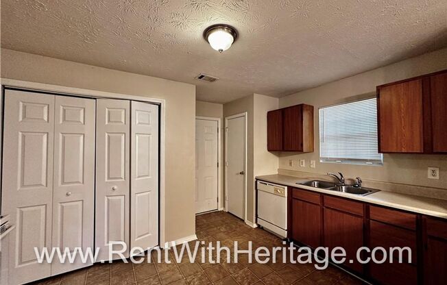 3 beds, 2 baths, $1,400