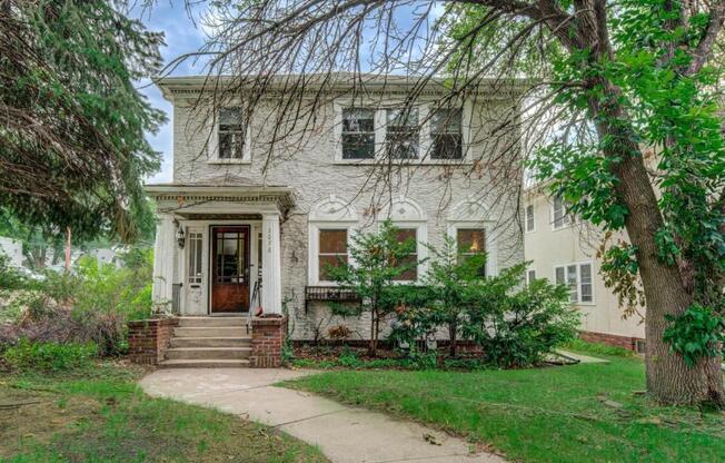 2078 SAINT CLAIR AVE