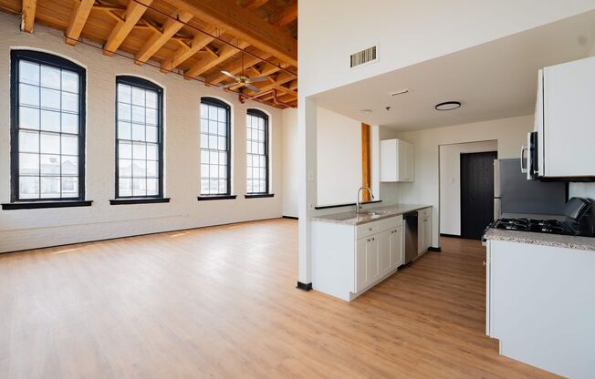 2 beds, 2 baths, $1,525, Unit Apartment 101
