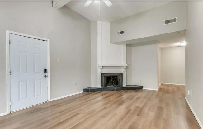 1 bed, 1 bath, 730 sqft, $1,600, Unit 1313