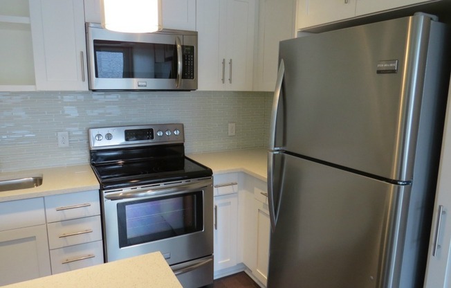 2 beds, 2 baths, 1,049 sqft, $2,695, Unit 324