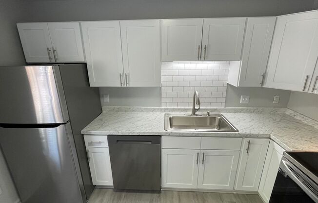 2 beds, 1 bath, 855 sqft, $1,299, Unit 3364-07