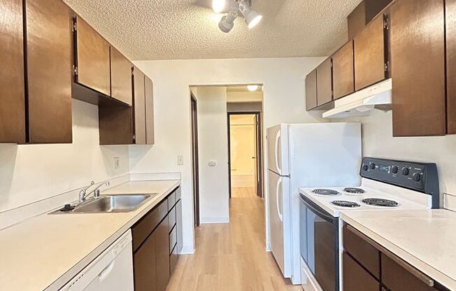 1 bed, 1 bath, 660 sqft, $1,570, Unit 104