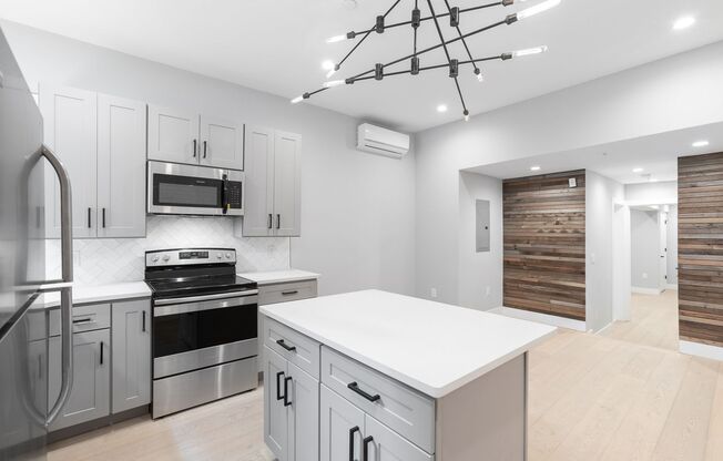 1 bed, 1 bath, 666 sqft, $2,395, Unit 001