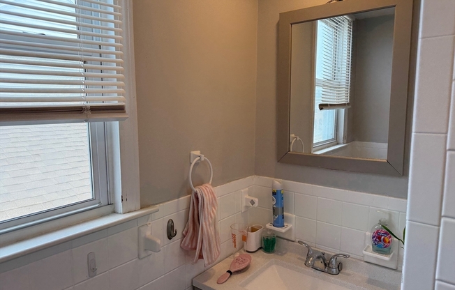 3 beds, 1 bath, 1,296 sqft, $3,400, Unit 3