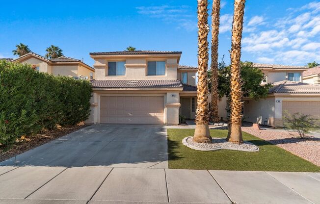 Beautiful 4 Bed 2.5 Bath Vaulted Ceilings, Covered Patio