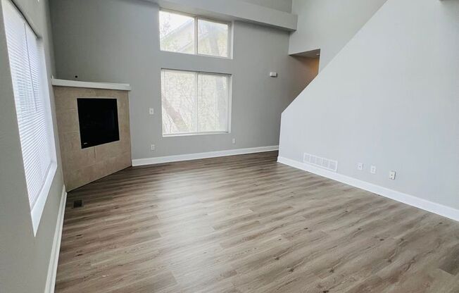 RENOVATED 4 bed 3.5 bath Duplex - Available for IMMEDIATE move in