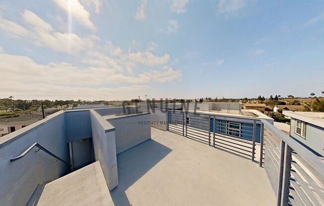 3Bd 2.5Ba Tri-Level Home w/Rooftop Deck