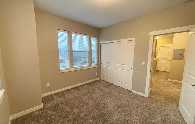 3 beds, 2.5 baths, 1,350 sqft, $2,350, Unit 6