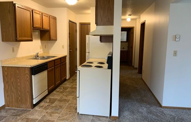 2 beds, 1 bath, 799 sqft, $695, Unit 102