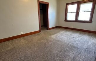 2 beds, 1 bath, $900