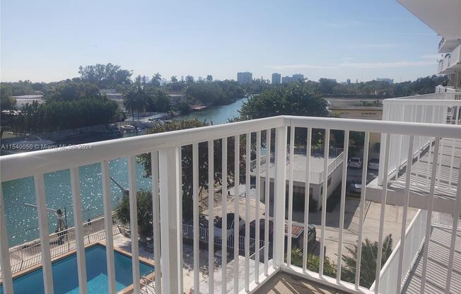 110 S Shore Dr Apt 3A