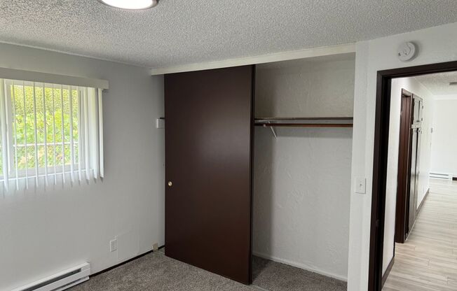 3 beds, 1 bath, 900 sqft, $1,550