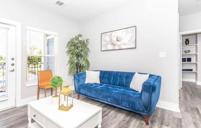 2 beds, 2 baths, 935 sqft, $1,375