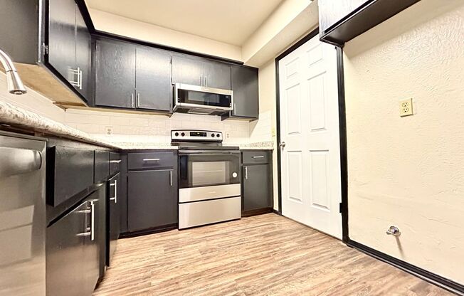 2 beds, 1 bath, $1,195