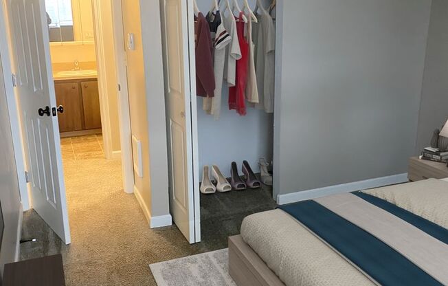 3 beds, 1.5 baths, 1,100 sqft, $1,575, Unit B04